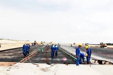 Tìm vốn cho dự án Đường cất hạ cánh số 2 sân bay Cam Ranh