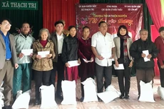 Công đoàn Cục QLĐT trao 100 suất quà Tết tới các hộ nghèo Hà Tĩnh