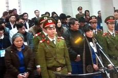 Các bị cáo trước vành móng ngựa