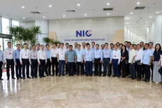 49 học viên Lớp bồi dưỡng, cập nhật kiến thức, kỹ năng đối với cán bộ quy hoạch Ủy viên Trung ương Đảng khóa XIV (Lớp thứ ba) đi khảo sát thực tế Trung tâm Đổi mới sáng tạo quốc gia ngày 25/10. Ảnh: MPI