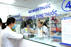 Một số đại biểu Quốc hội đề nghị sửa quy định về áp dụng mua sắm trực tiếp đối với việc mua thuốc để bán lẻ tại nhà thuốc bệnh viện. Ảnh: Tiên Giang