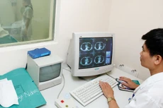 Nhiều gói thầu mua sắm thiết bị y tế được điều chỉnh rút ngắn thời gian thực hiện hợp đồng. Ảnh minh họa: Tiên Giang