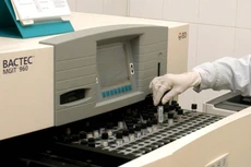 Tổng chi cho vật tư y tế tiêu hao nguồn khám chữa bệnh 1 năm tại Hà Tĩnh là trên dưới 100 tỷ đồng. Ảnh: Tường Lâm