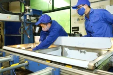 Khó khăn lớn nhất của doanh nghiệp siêu nhỏ là thiếu vốn và khó tiếp cận các nguồn vốn vay. Ảnh: Lê Tiên