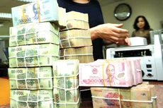 Chi thường xuyên hiện chiếm khoảng 63% tổng chi ngân sách nhà nước, trong khi chi đầu tư phát triển chỉ ở mức khoảng 26%. Ảnh: Hoài Tâm