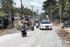 Thời gian thực hiện Dự án Sữa chữa và nâng cấp đường Tỉnh lộ 9 (Đặng Thúc Vịnh) là 450 ngày. Ảnh: Đỗ Loan