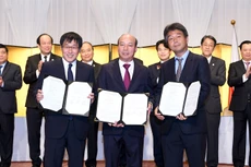 19 văn bản bao gồm giấy phép và thỏa thuận hợp tác đầu tư đã được ký và trao đổi tại Hội nghị Xúc tiến đầu tư Việt Nam - Nhật Bản. Ảnh: Hiếu Nguyễn