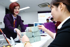 Lãi suất tiền gửi của các ngân hàng thương mại, đặc biệt là lãi suất của các kỳ hạn dài, đã tăng lên đáng kể. Ảnh: Nhã Chi