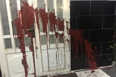 Tình trạng người đòi nợ thuê “khủng bố” người vay nợ diễn ra khá phổ biến trong thời gian qua. Ảnh: Minh Tuệ