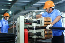 Nói chưa đi đôi với làm khiến Luật Hỗ trợ doanh nghiệp nhỏ và vừa khó đi vào cuộc sống. Ảnh: Lê Tiên