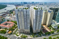 Mặc dù giá bất động sản vẫn “bám đỉnh”, nhưng thanh khoản thấp và tồn kho tăng phản ánh rõ sự mất cân đối cung – cầu