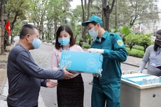 “Bị cách ly tai nhà nhưng chúng tôi được chu cấp đầy đủ, thực phẩm nhiều tới mức dùng không hết”