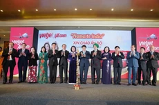 Nghi thức công bố các đường bay của Vietjet với sự tham gia của Đại sứ Phạm Sanh Châu, Thứ trưởng Bộ GTVT Lê Đình Thọ, Phó Chủ tịch nước Đặng Thị Ngọc Thịnh, Phó Chủ tịch Vietjet Nguyễn Thanh Hùng và Ngài Hardeep Singh Puri - Quốc vụ khanh phụ trách Hàng 