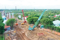 Việc đẩy mạnh phân cấp, phân quyền sẽ tạo sự chủ động, linh hoạt trong quản lý, sử dụng vốn đầu tư công, góp phần giải bài toán chậm giải ngân. Ảnh: Lê Tiên