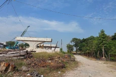 Tại Gói thầu Xây lắp 2, đoạn qua TP. Thủ Dầu Một, 7,283/7,69 ha diện tích mặt bằng đã được bàn giao, đạt 94,7%. Ảnh: Như Nguyệt