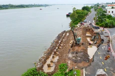 Đến ngày 31/12/2024, 21 dự án phòng, chống sạt lở tại Đồng bằng sông Cửu Long phải hoàn thành giải ngân 4.000 tỷ đồng vốn dự phòng ngân sách trung ương năm 2023. Ảnh: Thường Sơn