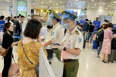 Việc tạm hoãn xuất cảnh là một trong những biện pháp được áp dụng để nâng cao ý thức tuân thủ của người nộp thuế. Ảnh minh họa: Như Hà