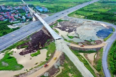 Ước tính mỗi năm, Việt Nam thiếu 15 tỷ USD tài trợ cho phát triển hạ tầng. Ảnh: Lê Tiên