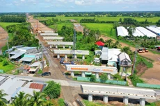 Đầu tư vào hạ tầng giao thông là một trong những ưu tiên hàng đầu của vùng Đồng bằng sông Cửu Long. Ảnh: Song Lê