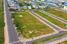 Thời gian qua, nhiều gói thầu lựa chọn đơn vị, tổ chức thực hiện bán đấu giá quyền sử dụng đất được phê duyệt kế hoạch lựa chọn nhà thầu là gói thầu dịch vụ phi tư vấn. Ảnh: Nhã Chi