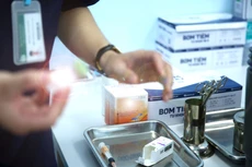 Thời gian qua, việc cung ứng vắc xin cho trẻ em dưới 5 tuổi trong Chương trình Tiêm chủng mở rộng ở nhiều địa phương bị gián đoạn. Ảnh minh họa: Nhã Chi