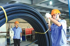 Cần tạo môi trường kinh doanh minh bạch về pháp lý, giảm chi phí tuân thủ, có tính kiến tạo phát triển, khuyến khích mạnh mẽ việc đầu tư, khởi nghiệp để khu vực kinh tế tư nhân phát triển. Ảnh: Lê Tiên