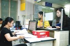 Chính phủ đặt mục tiêu năm 2025 giảm ít nhất 30% thời gian giải quyết thủ tục hành chính, 30% chi phí tuân thủ thủ tục hành chính. Ảnh: Nhã Chi