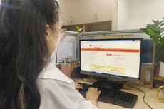 Dự kiến đến năm 2025, 100% thủ tục hành chính đủ điều kiện được cung cấp dưới hình thức dịch vụ công trực tuyến toàn trình. Ảnh: Nhã Chi