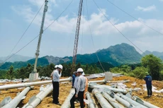 Vật tư, thiết bị phục vụ thi công đã được tập kết trên công trường. Ảnh: Việt Anh