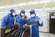 Hoạt động xuất khẩu và thu hút FDI của Việt Nam có thể chịu tác động bất lợi bởi những biến động khó lường từ chính sách thương mại của các nước lớn. Ảnh: Tuấn Anh