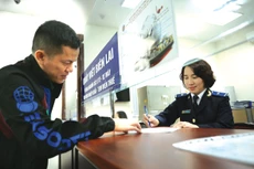 Nhiều doanh nghiệp mong rằng, hoạt động cắt giảm, đơn giản hóa thủ tục thực chất và thuận lợi trong thực thi. Ảnh: Nhã Chi