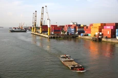 Các cụm cảng hàng hóa thủy nội địa được điều chỉnh tăng tổng công suất từ 361 triệu tấn lên khoảng 513 triệu tấn. Ảnh: Lê Tiên