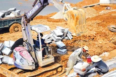 Gói thầu số 17 thuộc Dự án Khắc phục các điểm sạt lở bờ sông Trà Câu (tỉnh Quảng Ngãi) có giá dự toán 57,179 tỷ đồng. Ảnh minh họa: T. Phương