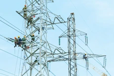 Nhiều dự án nguồn và lưới điện đang được đẩy nhanh tiến độ nhằm bảo đảm khả năng cung ứng điện cho nền kinh tế. Ảnh: Nhã Chi