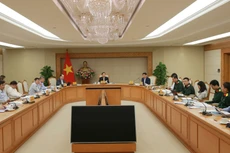 Phó Thủ tướng Trần Hồng Hà chủ trì buổi làm việc với các bộ, ngành để cho ý kiến về dự thảo của một số nghị định trong lĩnh vực giao thông đường bộ. Ảnh: Minh Khôi