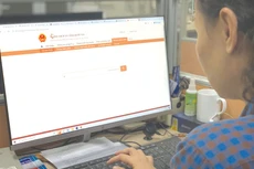 Thủ tướng yêu cầu các bộ, ngành, địa phương công bố, công khai kịp thời, đầy đủ, chính xác các thủ tục hành chính trên Cơ sở dữ liệu quốc gia về thủ tục hành chính. Ảnh: Nhã Chi