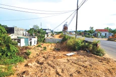 Dự án Nâng cấp, cải tạo Quốc lộ 14B chậm tiến độ vì vướng mặt bằng và thiếu vật liệu đất đắp. Ảnh: Minh Hạnh