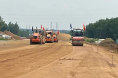 Dự án thành phần 1 thuộc Dự án cao tốc Biên Hòa - Vũng Tàu cần 398.200 m3 đá xây dựng; 99.600 m3 cát san lấp và 2,2 triệu m3 đất đắp. Ảnh: Phạm Tùng