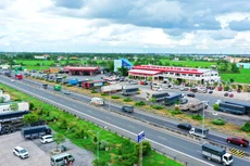 Các nhóm dự án sử dụng đất được tổ chức đấu thầu ngay gồm trạm dừng nghỉ, dịch vụ hàng không tại cảng hàng không, sân bay, công trình xử lý chất thải rắn sinh hoạt, cấp nước, chợ. Ảnh: Lê Tiên