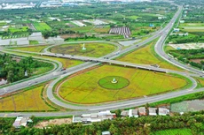 Phát triển hạ tầng chiến lược đồng bộ, hiện đại, toàn diện là một trong những nhiệm vụ cần tập trung thực hiện thời gian tới. Ảnh: Lê Tiên