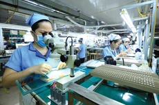 Quá trình cải cách thể chế, cải thiện môi trường kinh doanh có kết quả tốt sẽ hỗ trợ tích cực, giúp doanh nghiệp vượt qua khó khăn. Ảnh: Lê Tiên