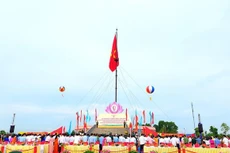 Lễ thượng cờ ngày Thống nhất non sông diễn ra trang nghiêm bên dòng Bến Hải huyền thoại