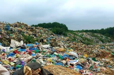 Huyện Cam Lộ (Quảng Trị): Rác ùn ứ ngay tại nhà máy xử lý rác