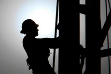 Các đợt cháy rừng trong những ngày gần đây đã khiến sản lượng dầu của Canada sang Mỹ sụt giảm 14 triệu thùng - Ảnh: Oil Drilling.