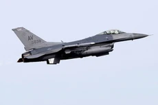 Một chiến đấu cơ F-16. Ảnh: Reuters.