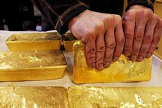 Giá vàng thế giới rung lắc mạnh