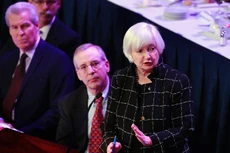 Janet Yellen: “Fed sẽ không vội vàng tăng lãi suất“