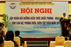 Bồi dưỡng kiến thức quốc phòng - an ninh cho phóng viên