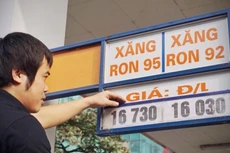 Giá xăng giảm tiếp chiều nay