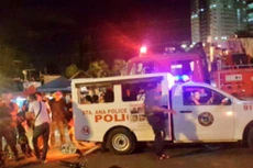 Xe cảnh sát tại hiện trường vụ nổ chợ đêm. Ảnh: Twitter
